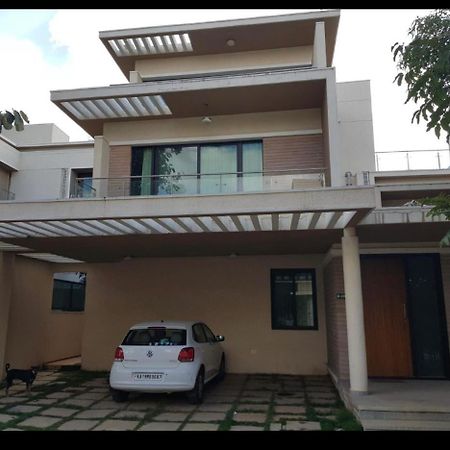 Отель Brigade Orchards Devanahalli Экстерьер фото